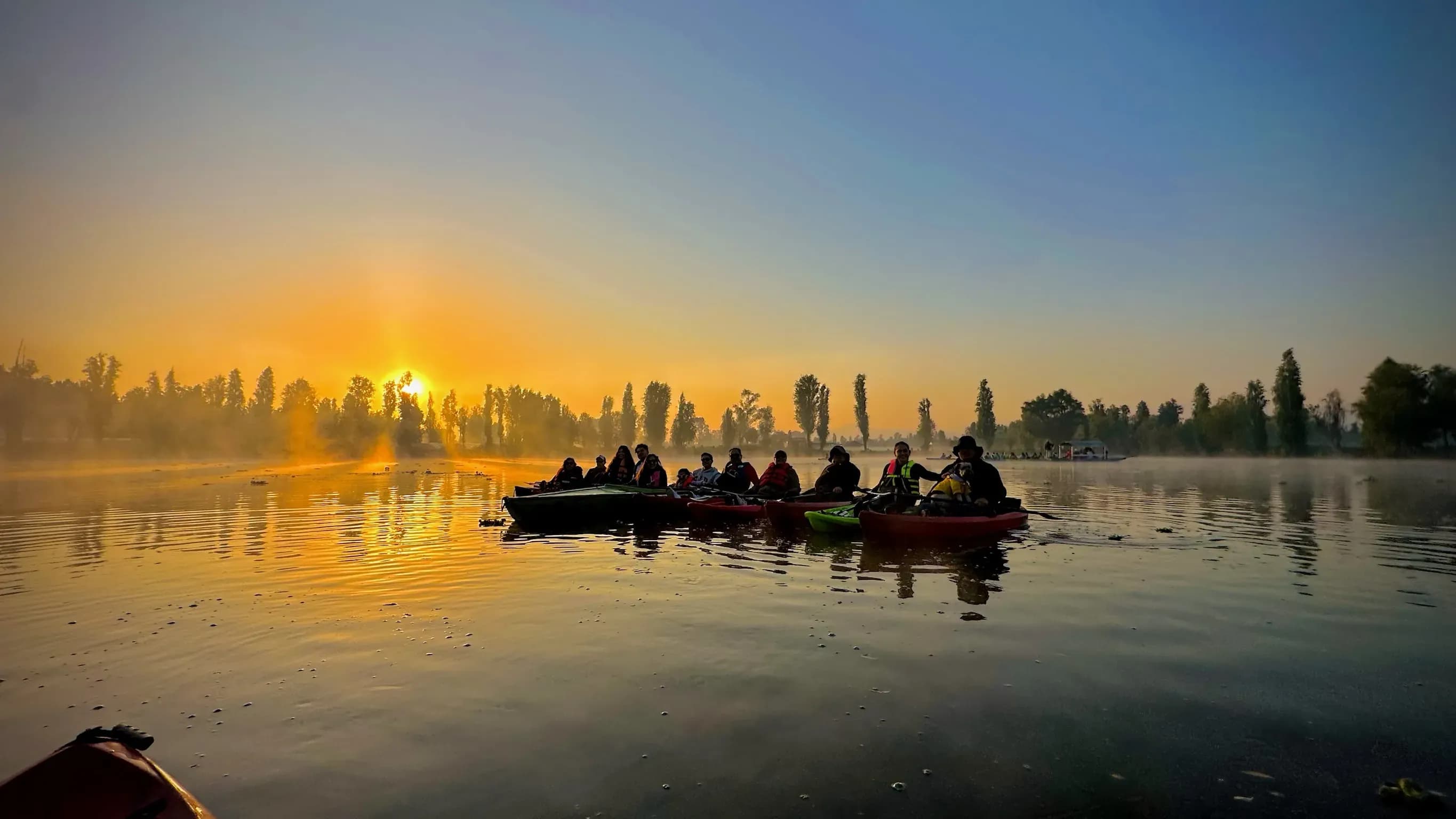 Amanecer en los canales de Xochimilco